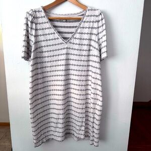 Loft white with black lines and dots v neck shirt dress Size Large